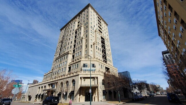 Building Photo - 475 W 12th Ave