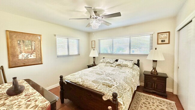 Building Photo - Beautifully Appointed & Fully Furnished, S...