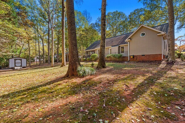 Building Photo - Beautiful Home in Greer Country Club Estates W/Bonus Room