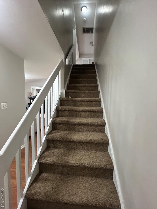 Building Photo - 36 Sycamore Ct