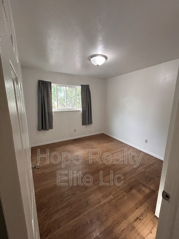 Building Photo - 1106 Querida Dr
