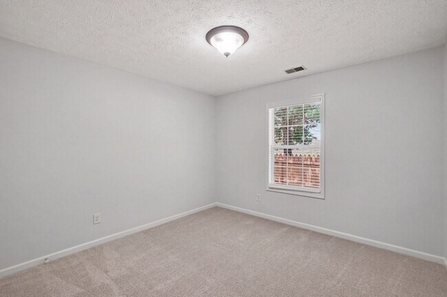 Building Photo - 1360 Harrington Dr