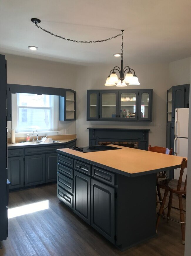 Building Photo - 1001 S 8th St