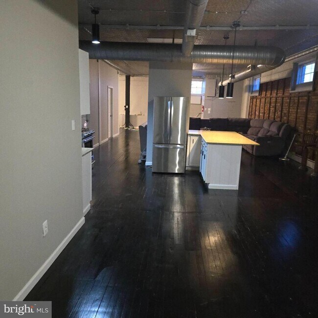 Building Photo - 19 W Main St