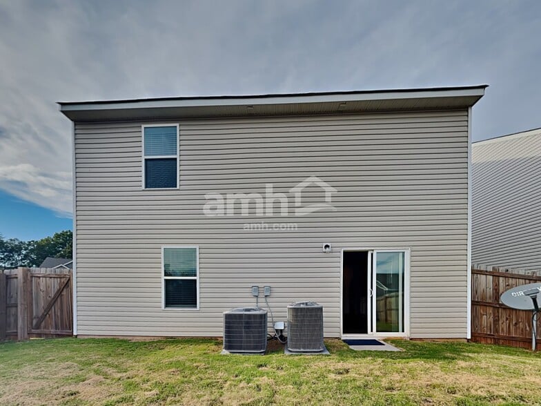 Building Photo - 2065 Southlea Dr