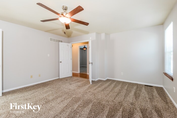 Building Photo - 2800 Wilshire Valley Dr