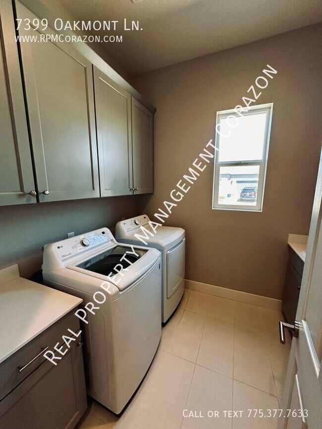 Building Photo - 7399 Oakmont Ln
