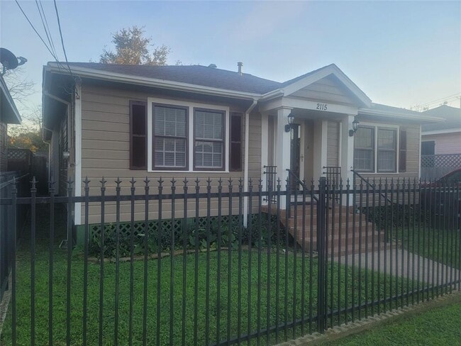 Building Photo - 2115 Avenue O