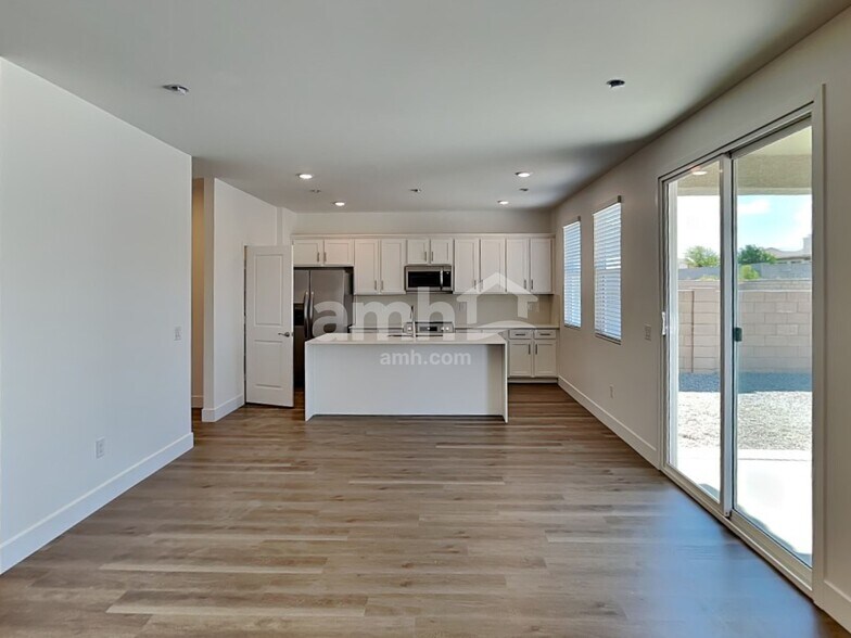 Building Photo - 9527 E Friedel Dr