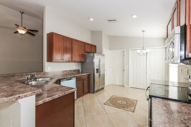 Building Photo - 6400 Twin Bridges Dr