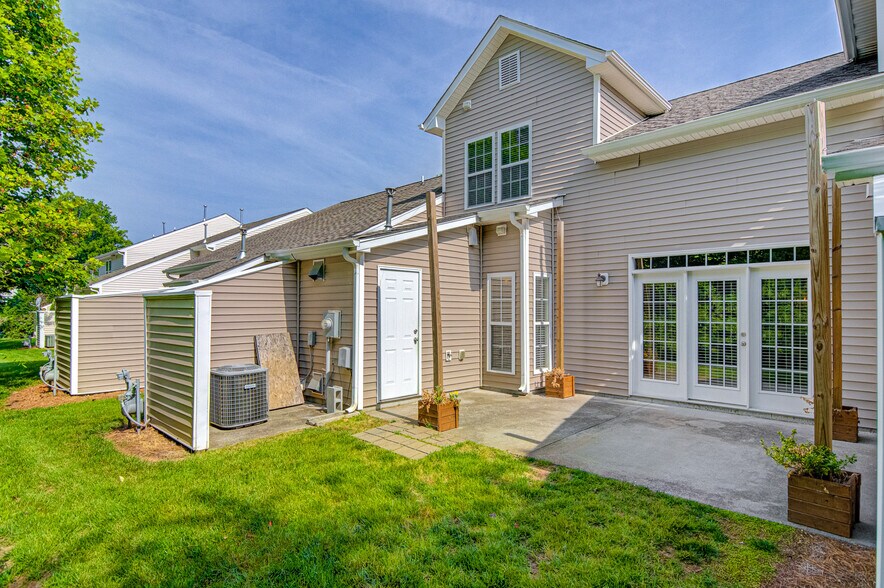 Building Photo - 5972 Hollow Wood Ct