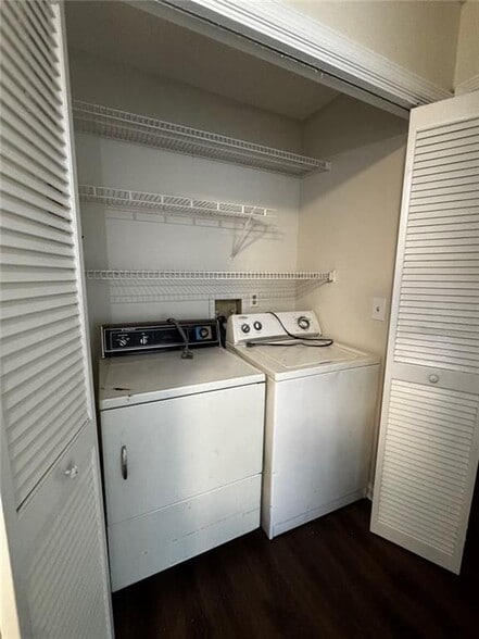 Building Photo - 875 Joseph Club Dr