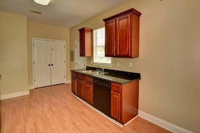 Building Photo - 719 42nd Ave