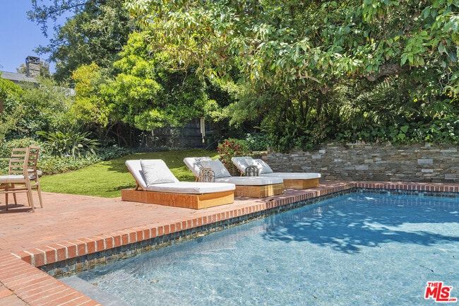 Building Photo - 3 Latimer Rd