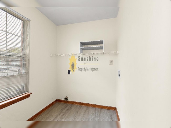 Building Photo - !!WOW!! single level condo WB