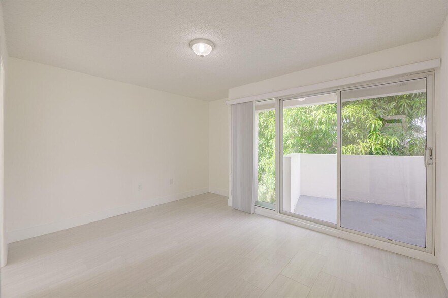 Building Photo - 2100 Brickell Ave