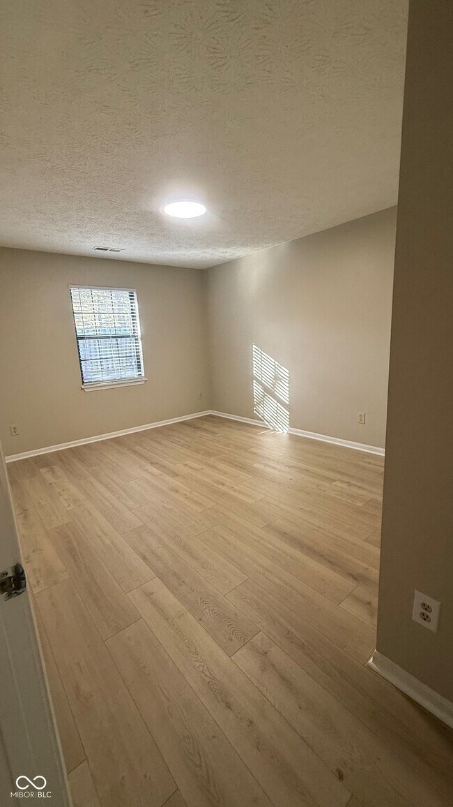 Building Photo - 14610 Village Park E Dr