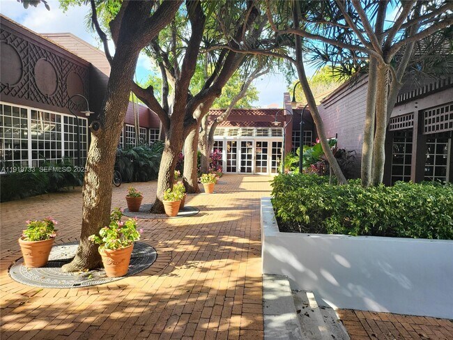 Building Photo - 1000 Quayside Terrace