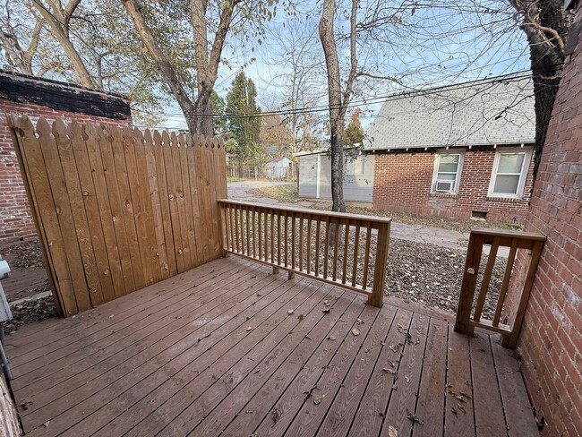 Building Photo - Newer Remodel 1 bed 1 bath with Private Patio