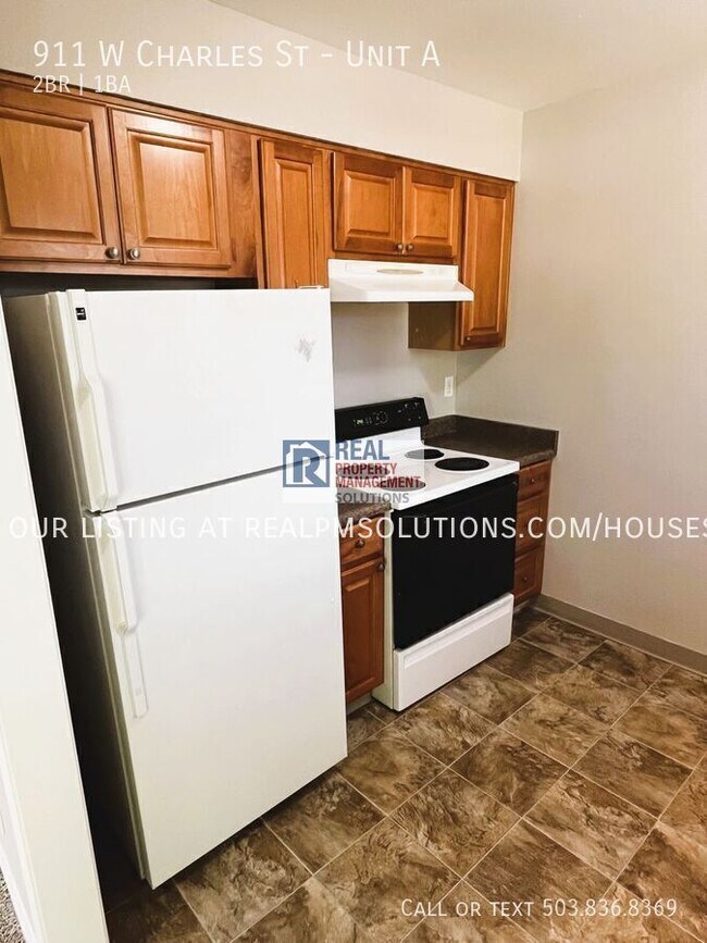 Building Photo - 911 Charles St