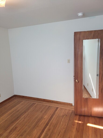 Building Photo - 5363 James Ave