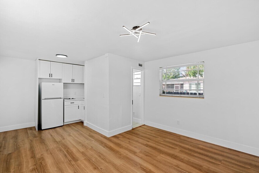 Building Photo - 1607 Hayes St