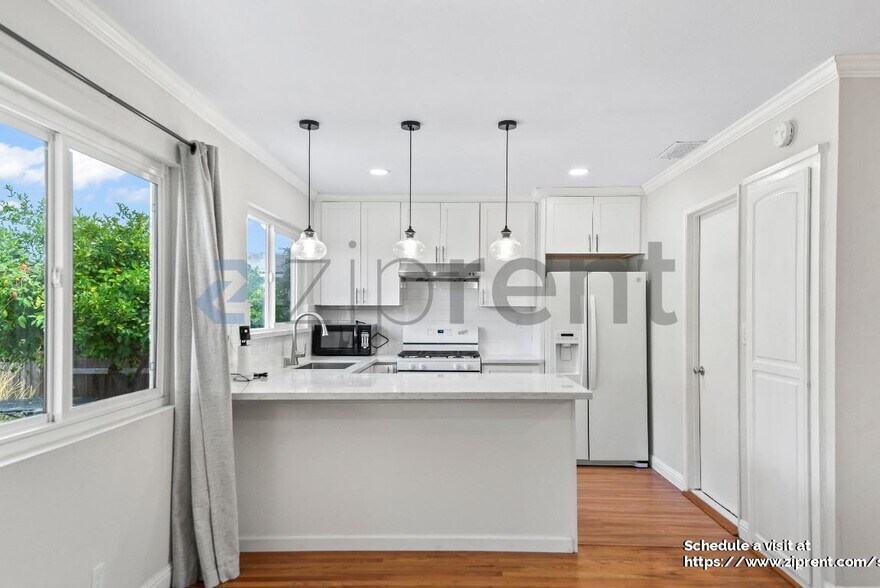 Building Photo - 8367 Cavalier Ln