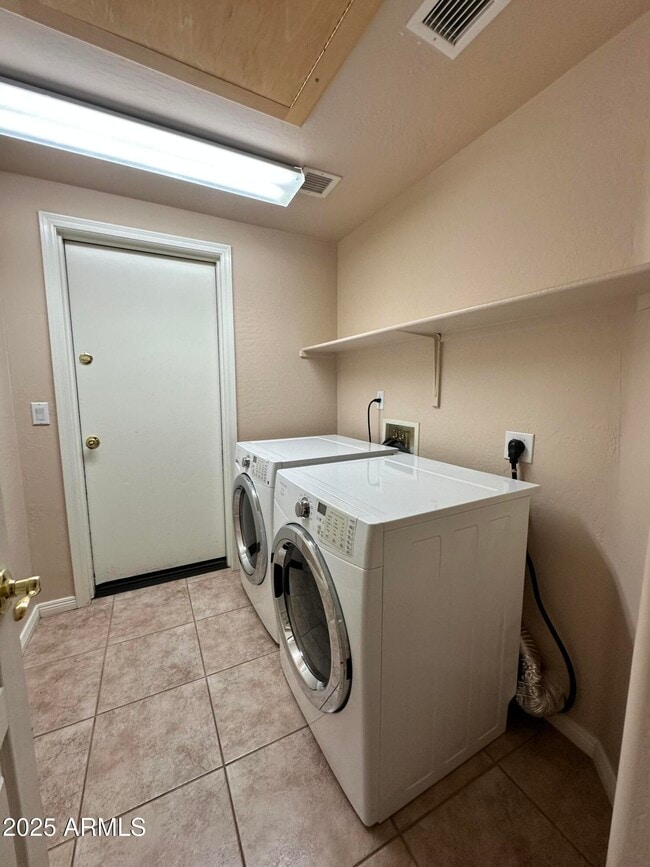 Building Photo - 2627 E Acoma Dr