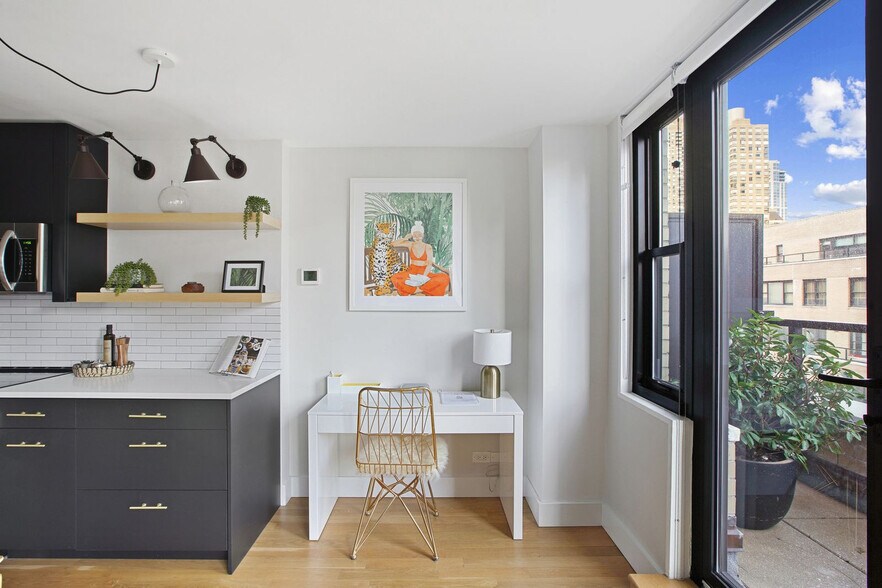 Building Photo - 315 W 57th St