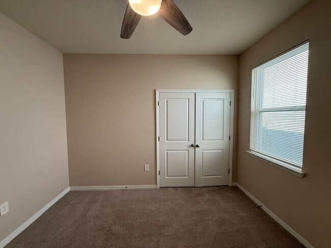 Building Photo - 3 Bedroom 2.5 Bath Single Family Home Prom...