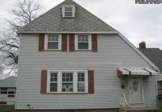 Building Photo - 1357 Maryland Ave SW