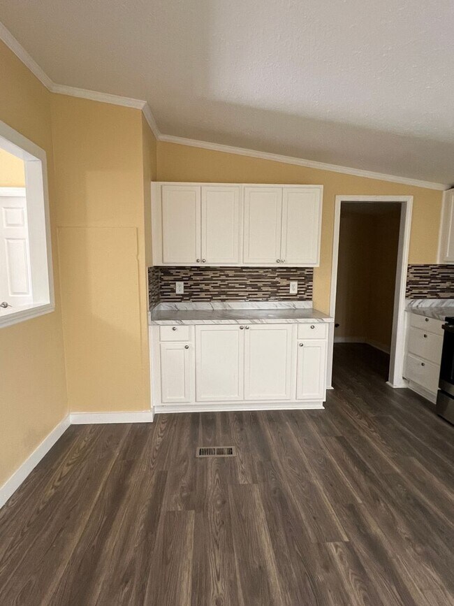 Building Photo - Remodeled 5 Bed | 2 Bath Mobile Home on Ha...
