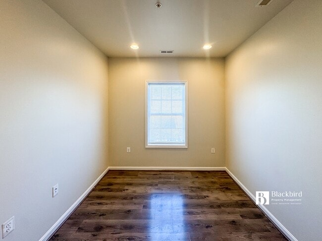 Building Photo - 5030 B St SE