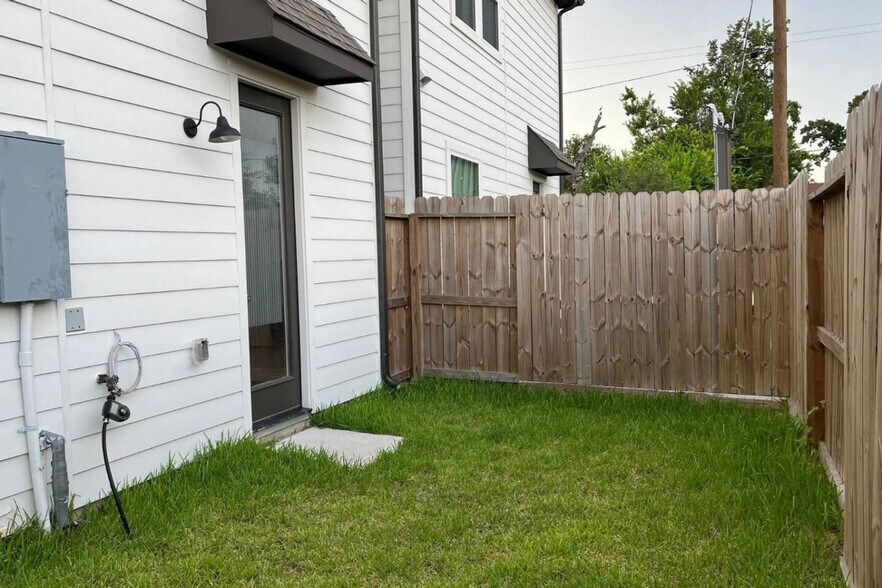 Building Photo - 3208 Bostic St