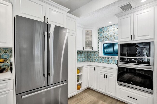 Building Photo - 3206 Robbins Rd