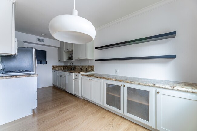 Building Photo - 4744 Ben Ave