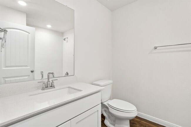 Building Photo - 1421 Havelock Wy