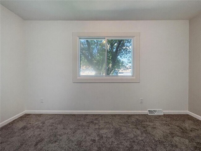 Building Photo - 11225 Hampshire Ct W