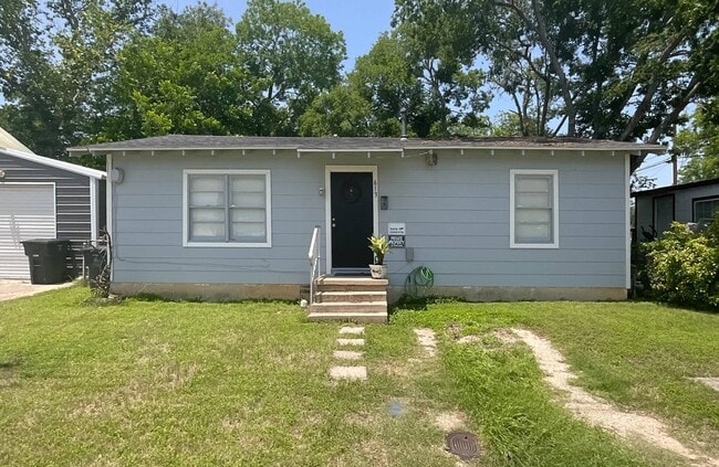 Building Photo - 613 N 22nd St