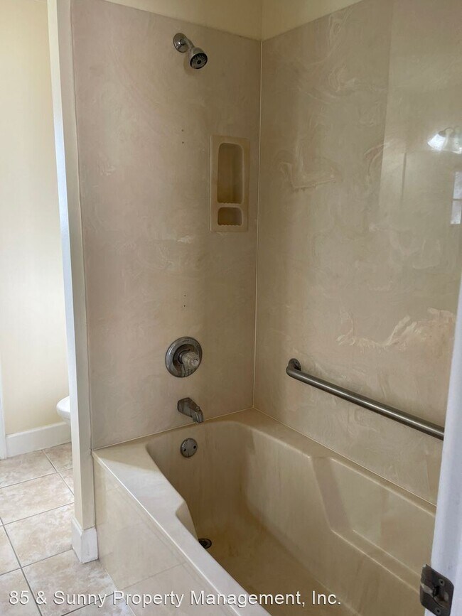 Building Photo - 5 br, 2 bath House - 5361 Somerville Dr