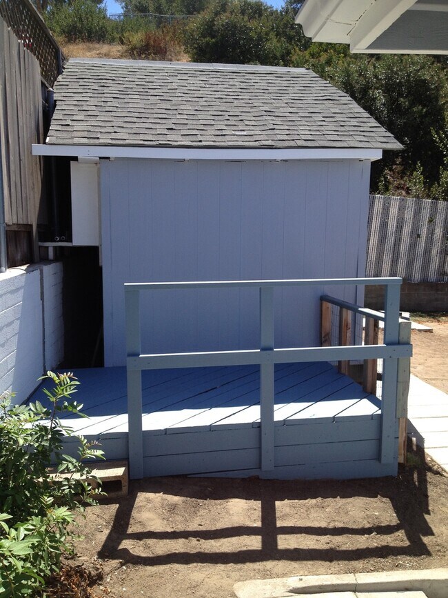 Building Photo - Centrally Located 3/1