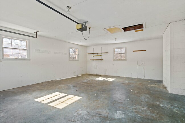 Building Photo - 2218 Bluff Blvd