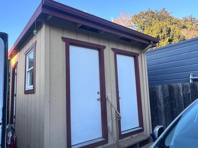 Building Photo - 1627 Fairview St