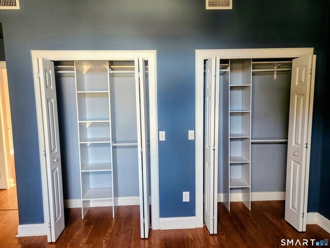 Building Photo - 15 Perry Ave