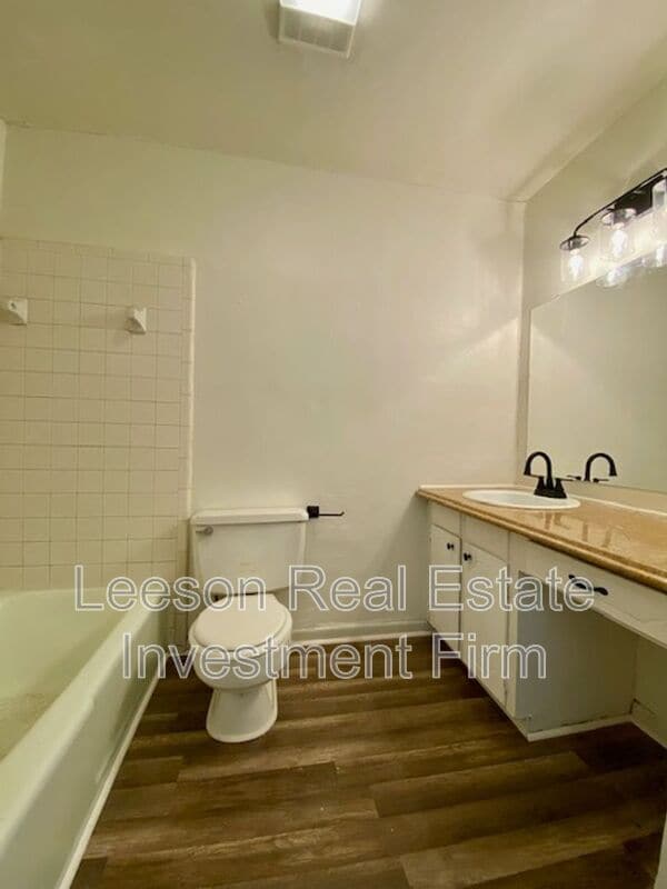 Building Photo - 121 Tooke Dr