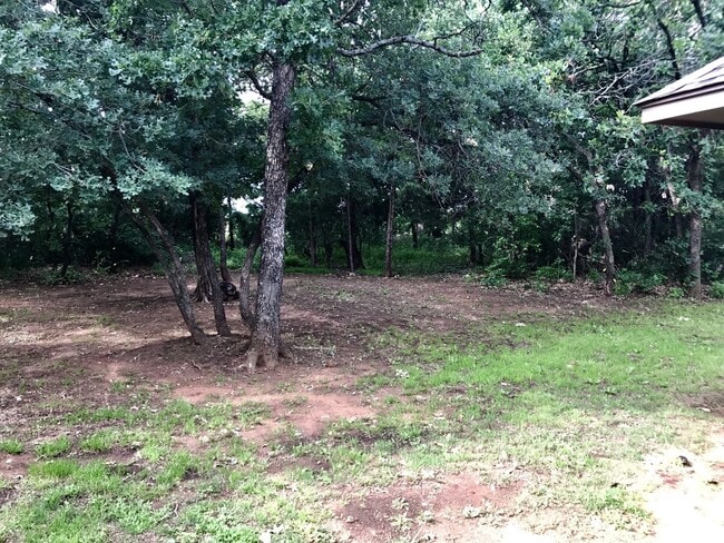 Building Photo - 3 bd/2 ba on Half acre - Edmond Schools