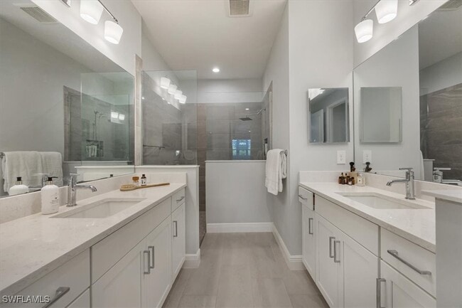 Building Photo - 2401 Ariane Dr