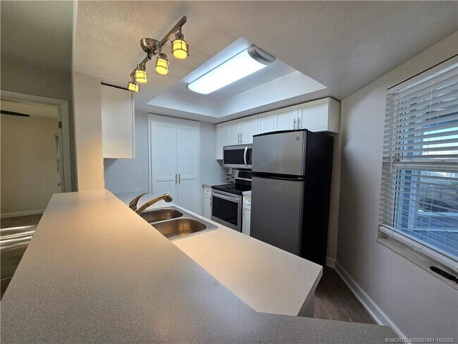 Building Photo - 3206 SE Aster Ln