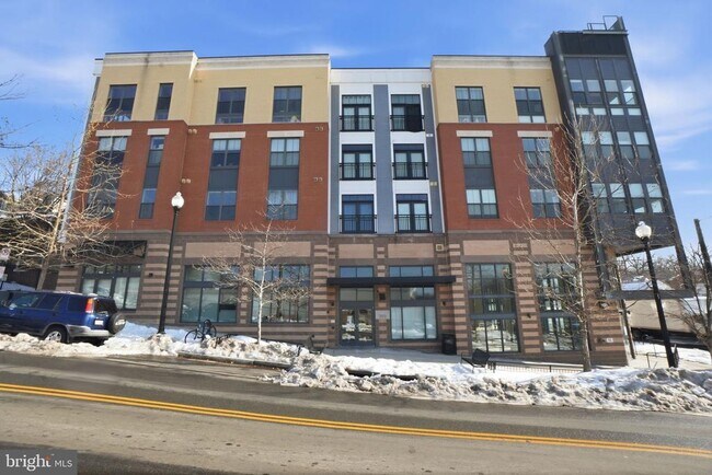 Building Photo - 989 S Buchanan St