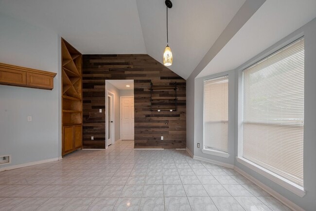 Building Photo - 311 N Esplanade Ln
